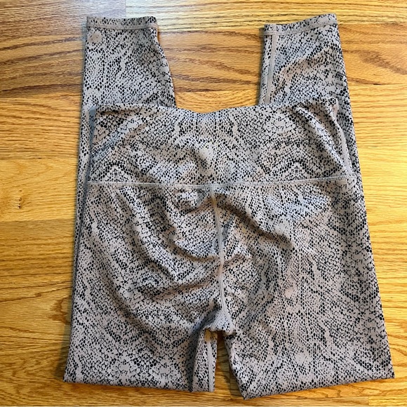 Varley snakeskin print leggings size medium - Picture 2 of 7